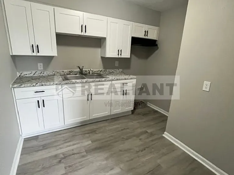 32 Mary St #7 — Photo 1