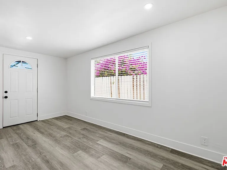 10530 Zelzah Ave — Photo 9