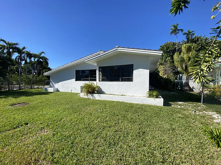 1101 Bay Dr — Photo 36