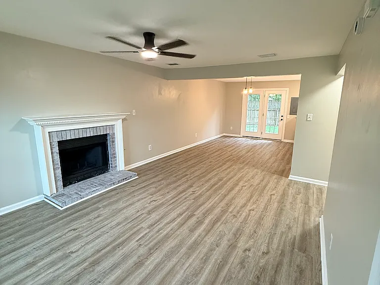 755 Huntly Dr — Photo 2
