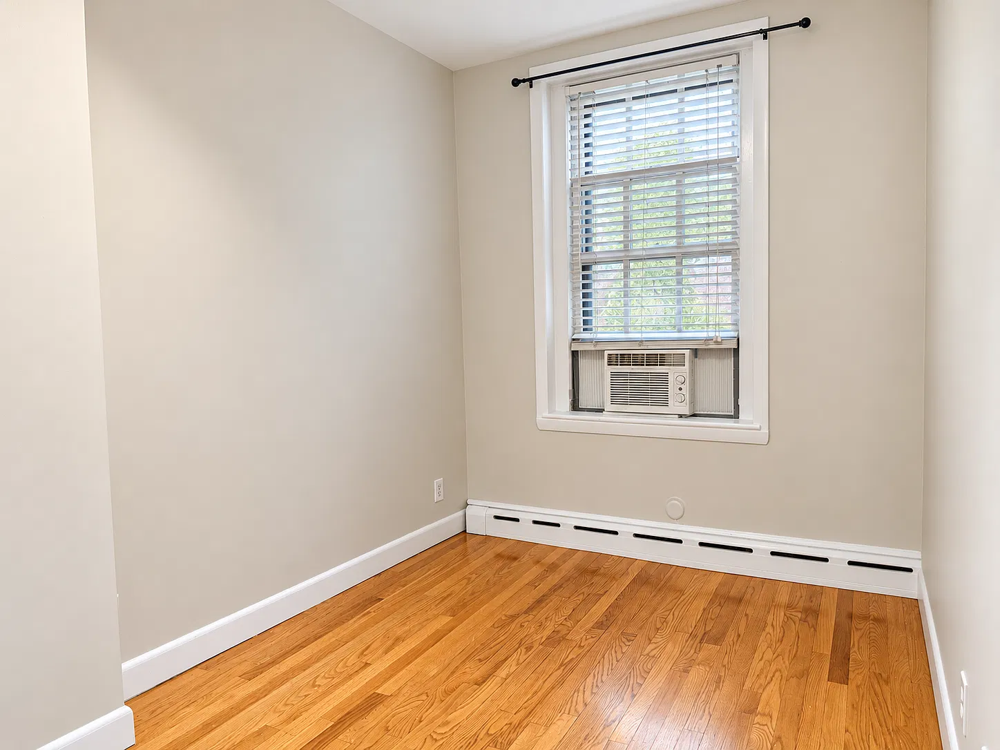 2 bed, 1.0 bath, 675 sqft, $2,995 — Photo 3