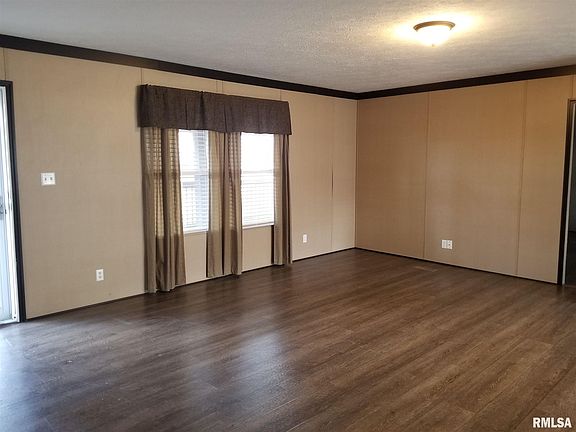 2nd image of 25 Greentree Dr