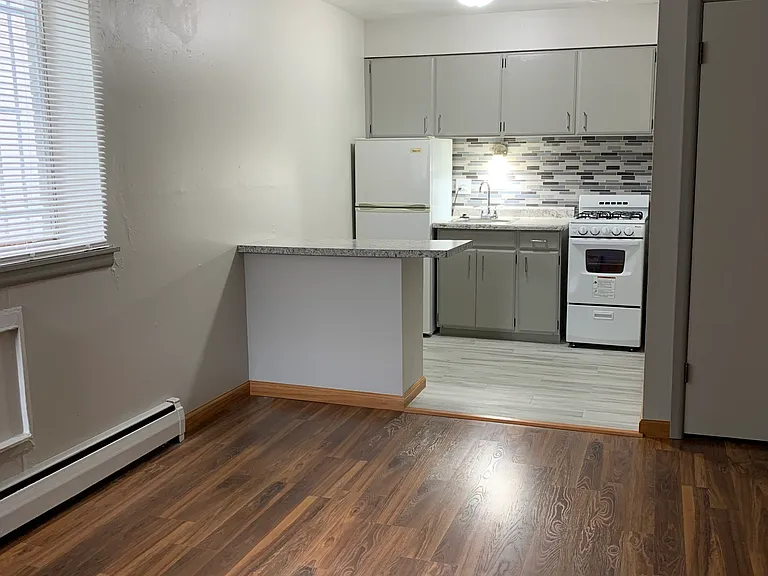 Eastside Farwell Apartments — Photo 6