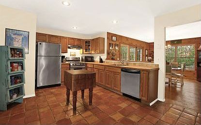5th image of 6 Powder Hill Ln