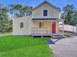 9 Harrison Pl, Bay Shore, NY 11706