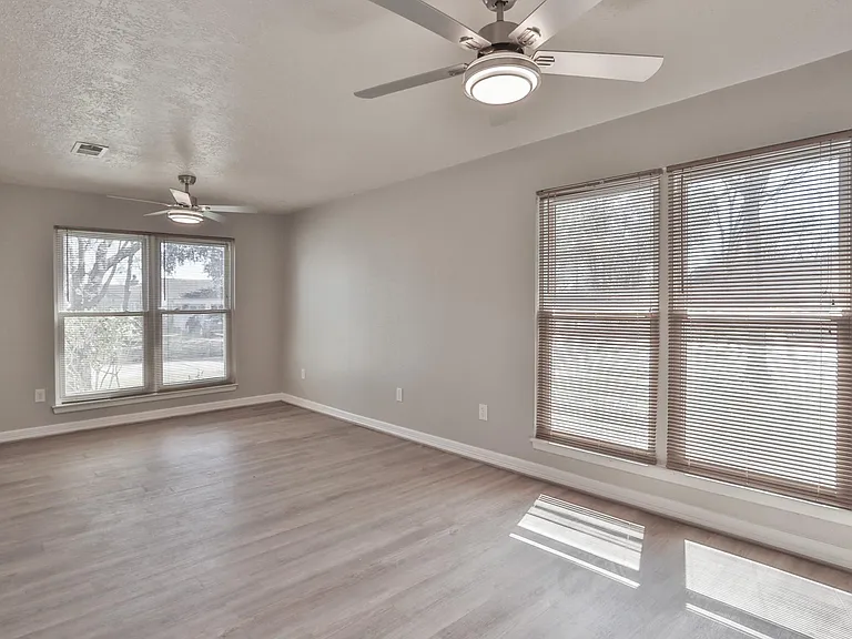 509 Belmont Dr — Photo 12