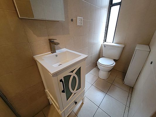 5th image of 256 E 10th St APT 4c