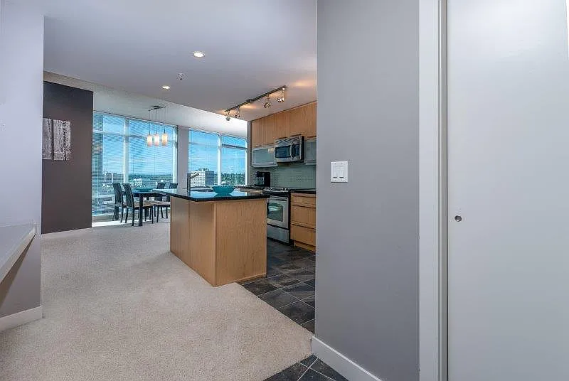 2 bed, 900 sqft, $2,800 — Photo 4
