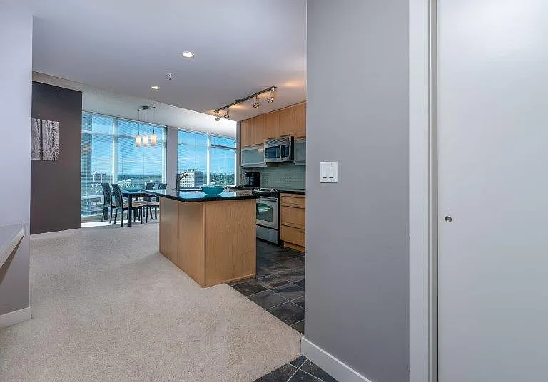 215 13th Ave SW #1305 — Photo 4