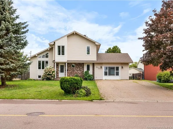 313 Gaspe St, Dieppe, NB E1A 6C6