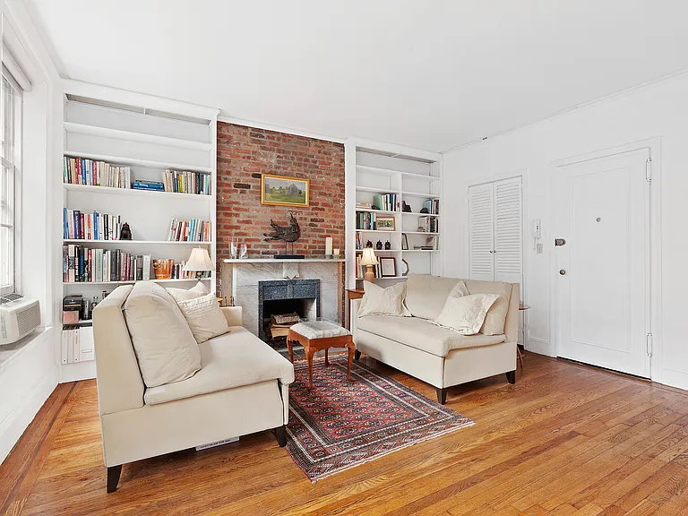 20 Bethune St #2B — Photo 3
