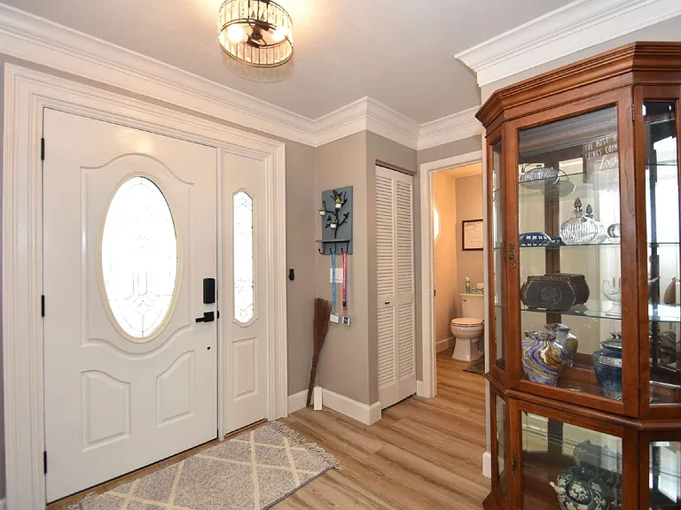 1 Bedford Dr — Photo 6