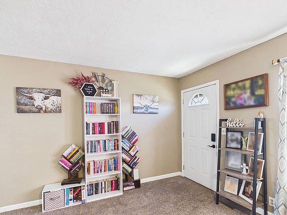 4th image of 2317 Maple Rd