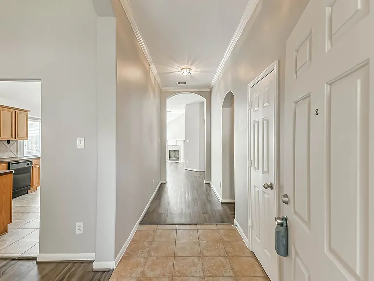 13831 Hillingdale Ln — Photo 4