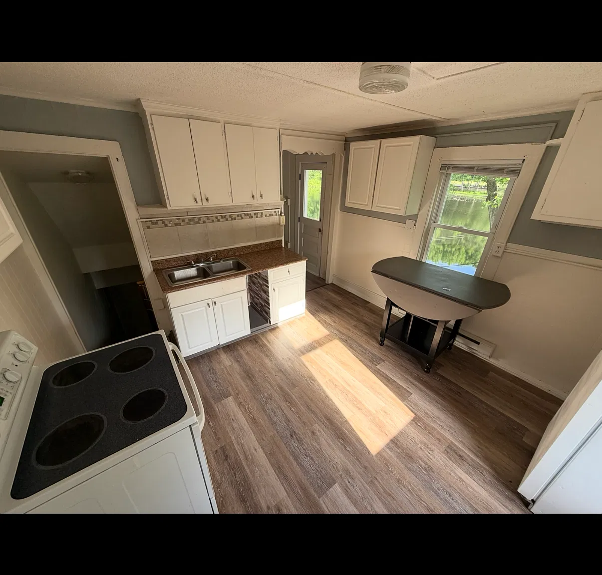 2 bed, 1000 sqft, $1,499 — Photo 2