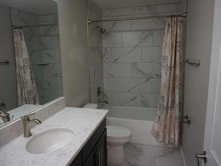 1535 W Cass St — Photo 14