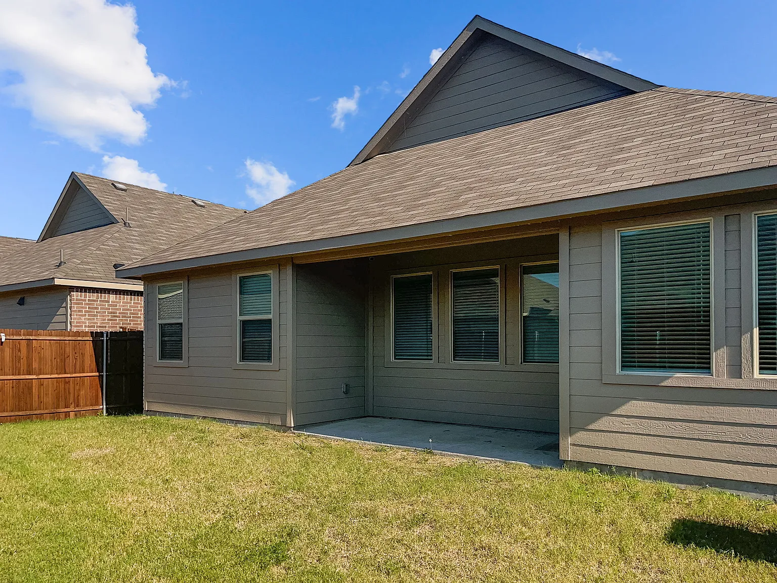 4 bed, 2.5 bath, 2348 sqft, $2,350 — Photo 4