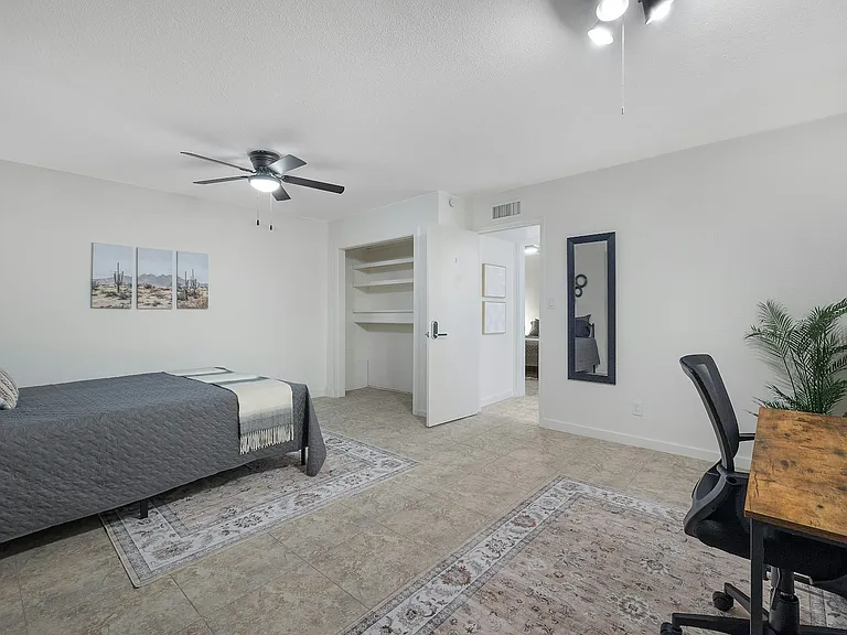 334 W Horseshoe Ave #8 — Photo 2