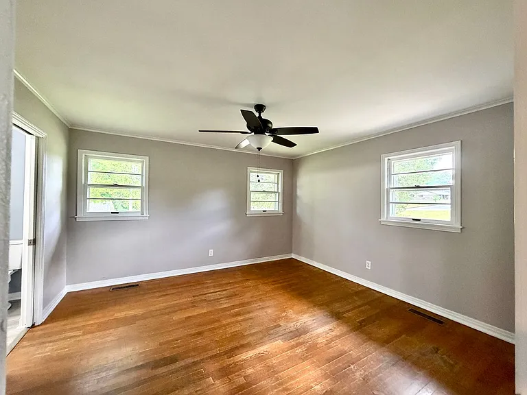 920 Eisenhower Dr — Photo 15