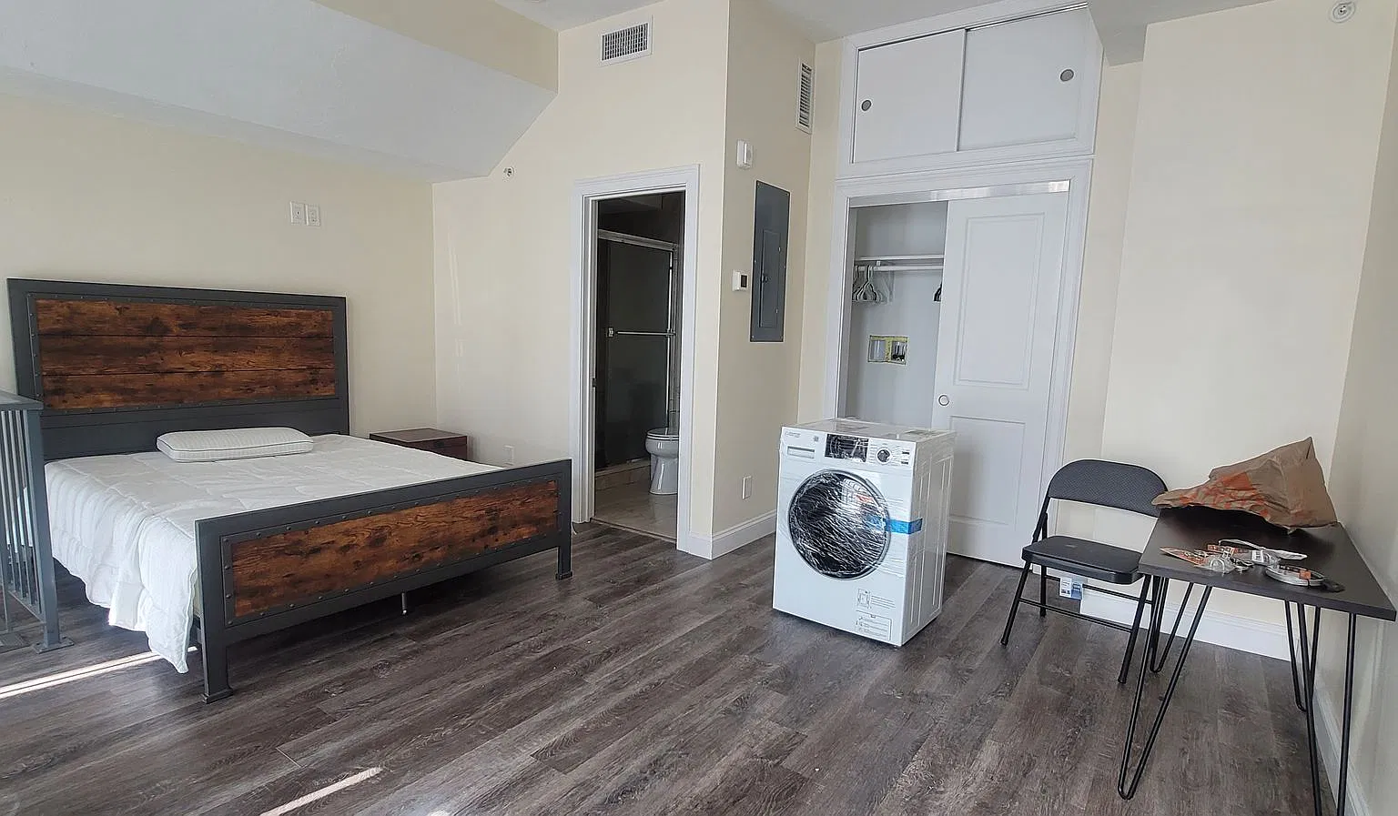 No Fee! Gorgeous, Unique, Luxury Loft Gem Right By Bu Campus & W/D In Unit. Your Friends Will Be ... — Photo 2