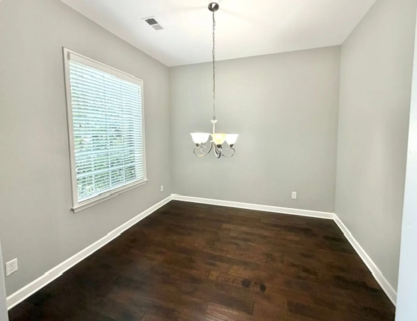 StoneShadowsDrive5059 — Photo 3