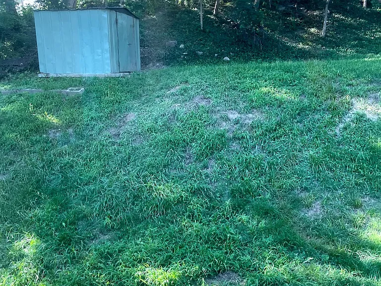 476 Houston Ave — Photo 6