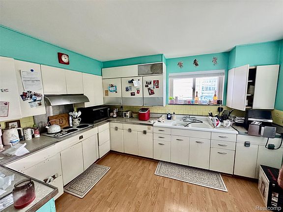 5th image of 30066 Bayview Dr