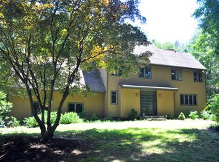 20 Riverside Ct, Guilford, CT 06437