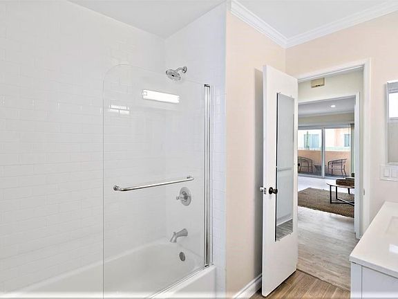 2nd image of 914 Lincoln Blvd APT 303