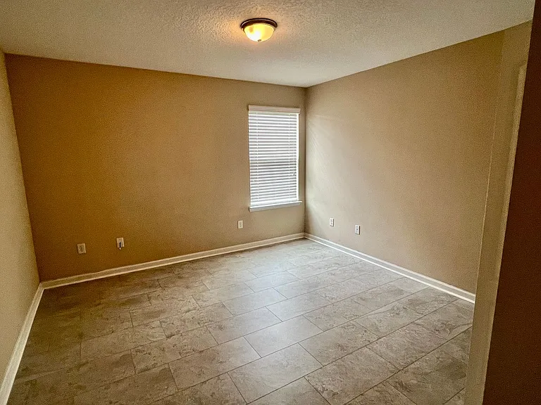 16057 Bainebridge Dr — Photo 23