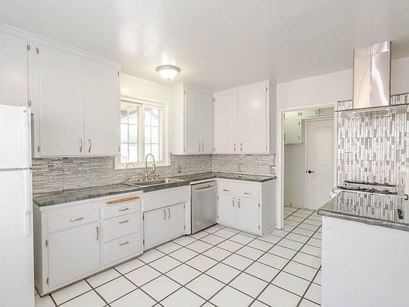 5th image of 6240 Cahuenga Blvd