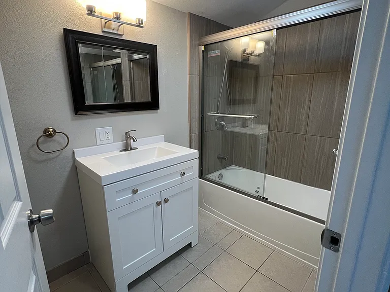 1820 V St #4 — Photo 11