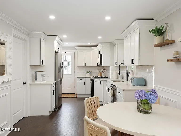 210 Linden Ave — Photo 10
