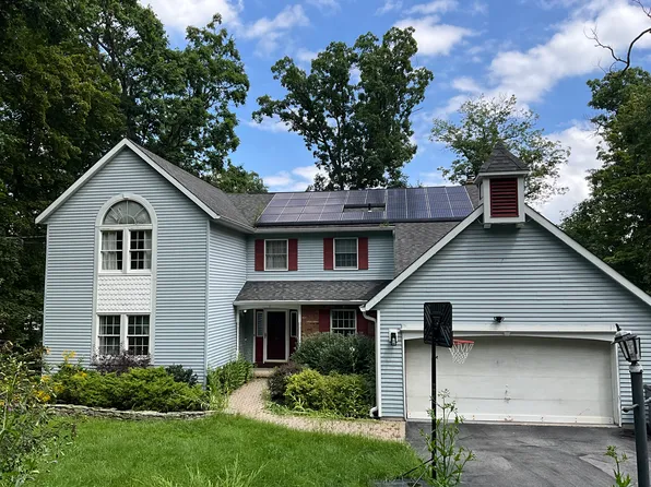 22 Dogwood Dr, Central Valley, NY 10917