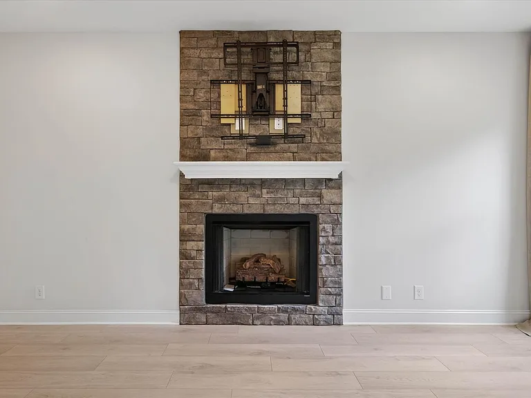 1437 Citadel Dr — Photo 8