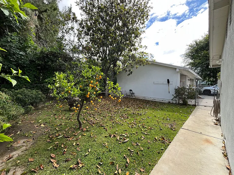 5710 Jumilla Ave #A — Photo 10