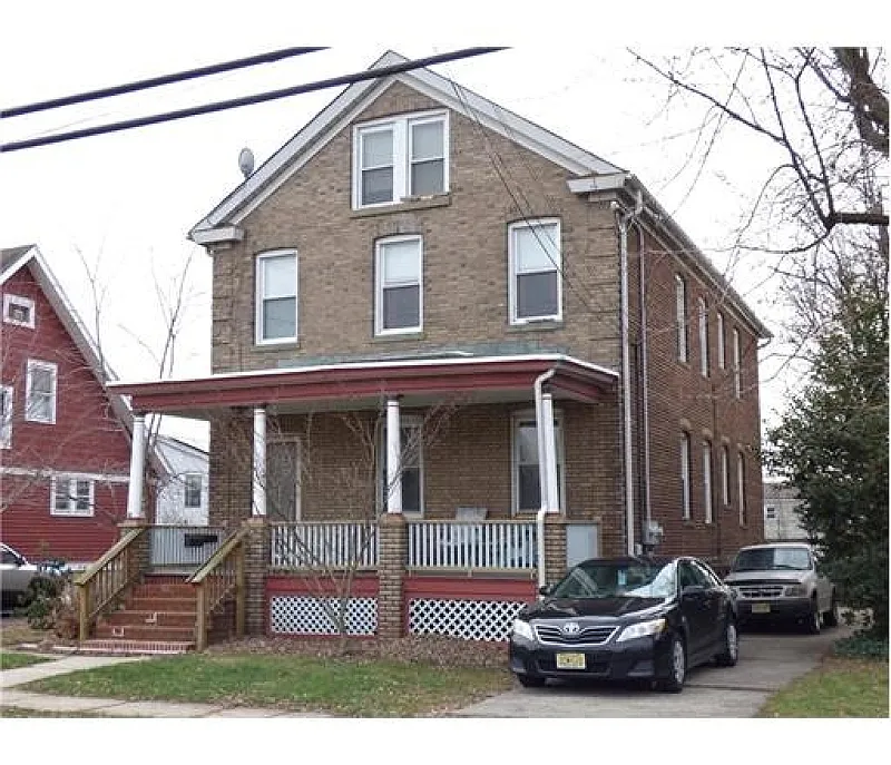 172 Woodbridge Ave photo 1