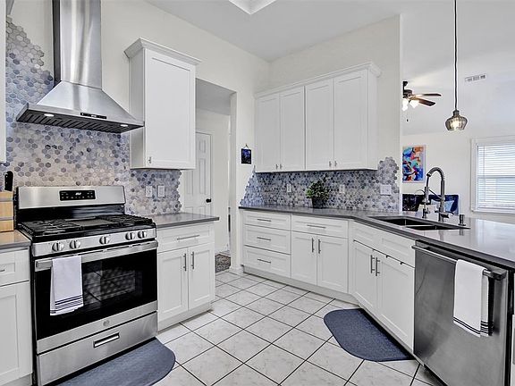 4th image of 4913 Redwood Dr