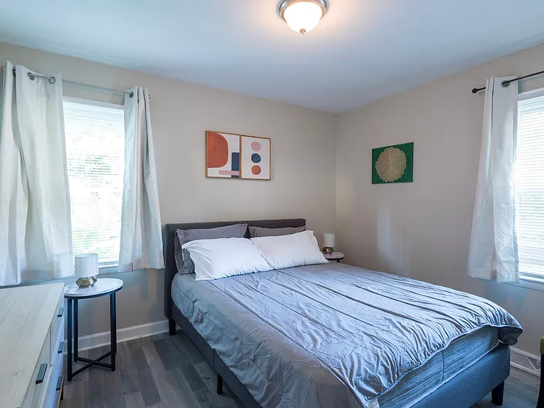 Viewmont Dr — Photo 8