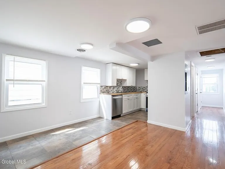 86 14th St #2 — Photo 3