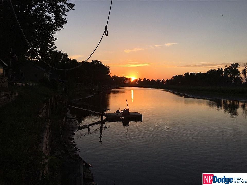 1st image of 4855 Lake Shore Dr