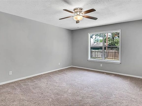2nd image of 2716 Jennifer Cir