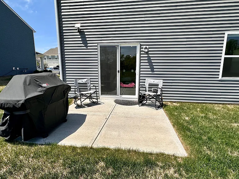 721 Scarsdale Ln — Photo 33