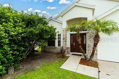 4 bed, 2.0 bath, 2005 sqft, $2,500 — Photo 2