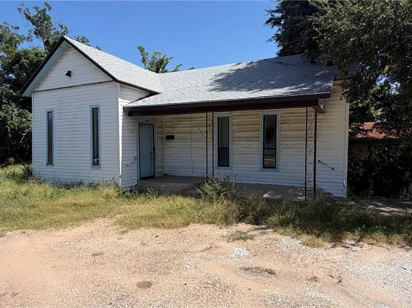 500 E 6th St, Cameron, TX 76520