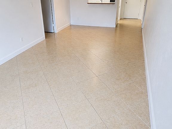 3rd image of 240 Lakeview Dr APT 306