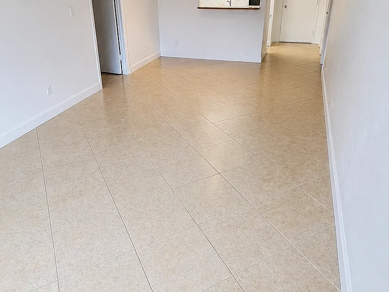 240 Lakeview Dr #306 — Photo 3
