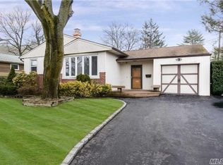 47 Mitchell Ave, Plainview, NY 11803