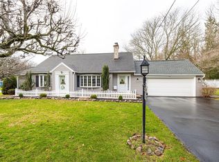 851 Harmon Rd, Penfield, NY 14526