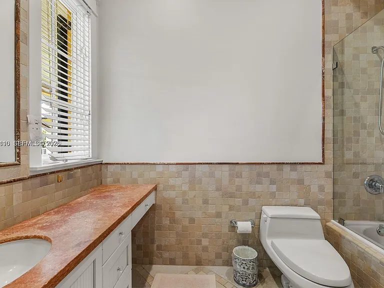 685 Harbor Ln — Photo 35